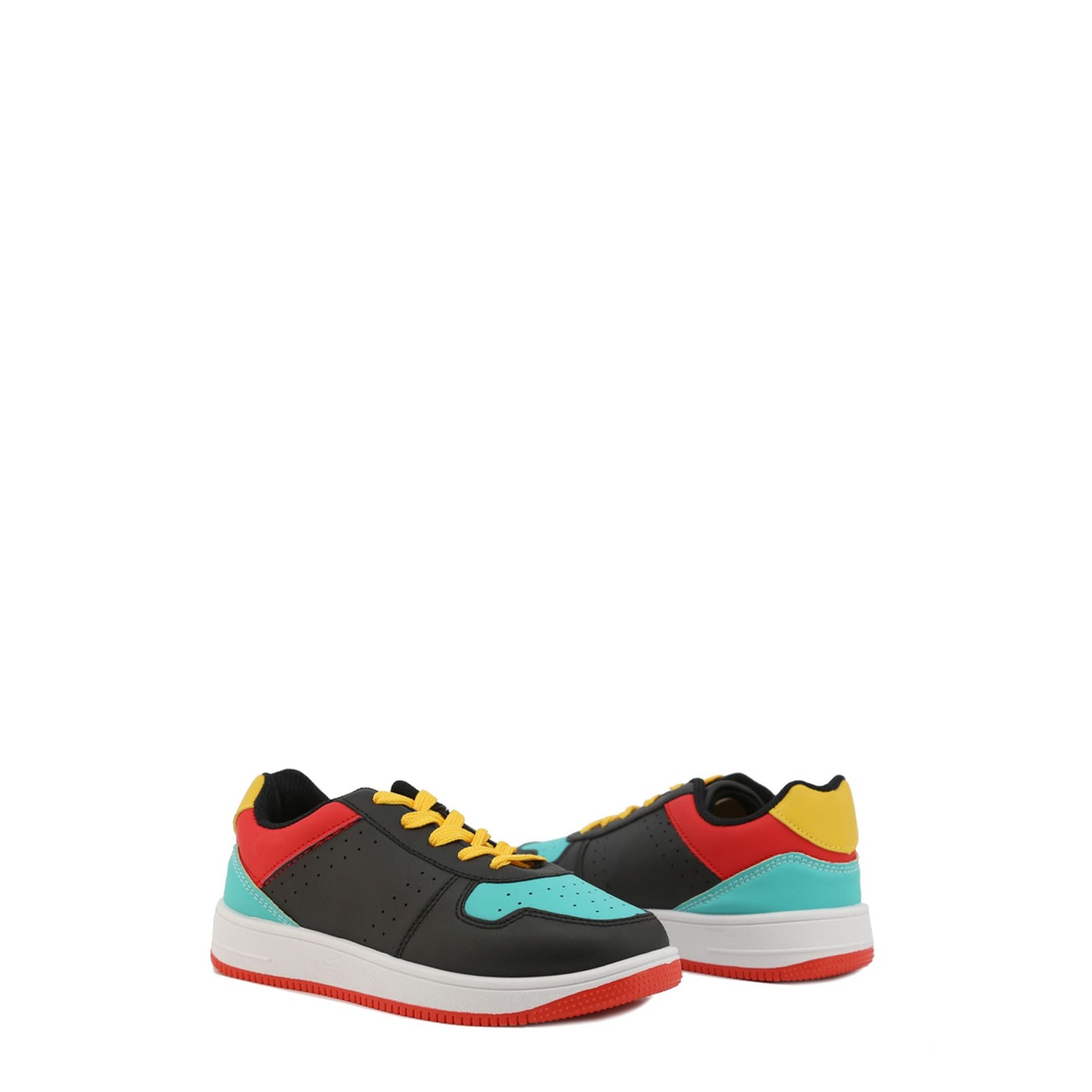 Sneakers nera e rossa con lacci e punta tonda